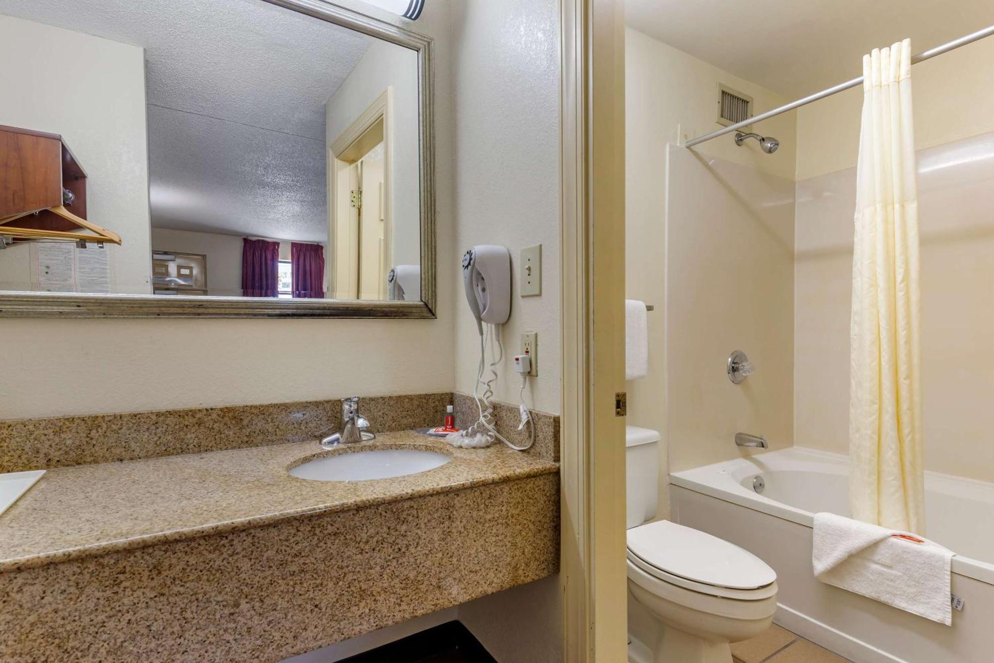 Econo Lodge Fayetteville Kültér fotó